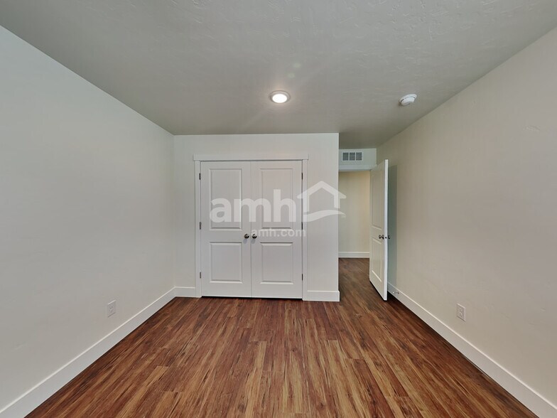Building Photo - 9331 W Clancy St