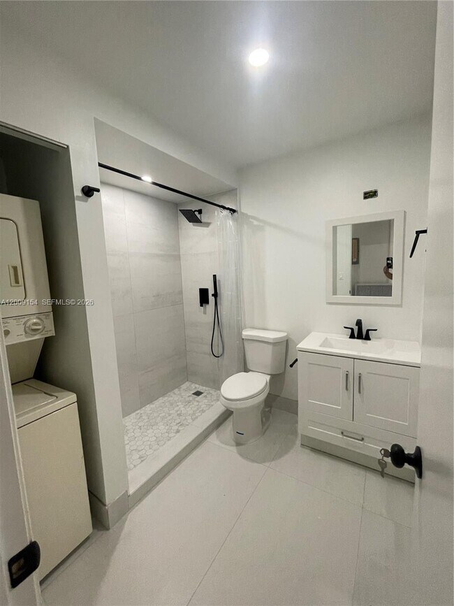 Building Photo - 10016 Winding Lake Rd