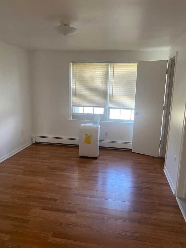 Building Photo - 1630 N Pontiac Trl