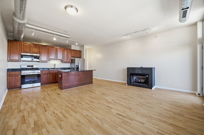 Building Photo - 1200 W Monroe St