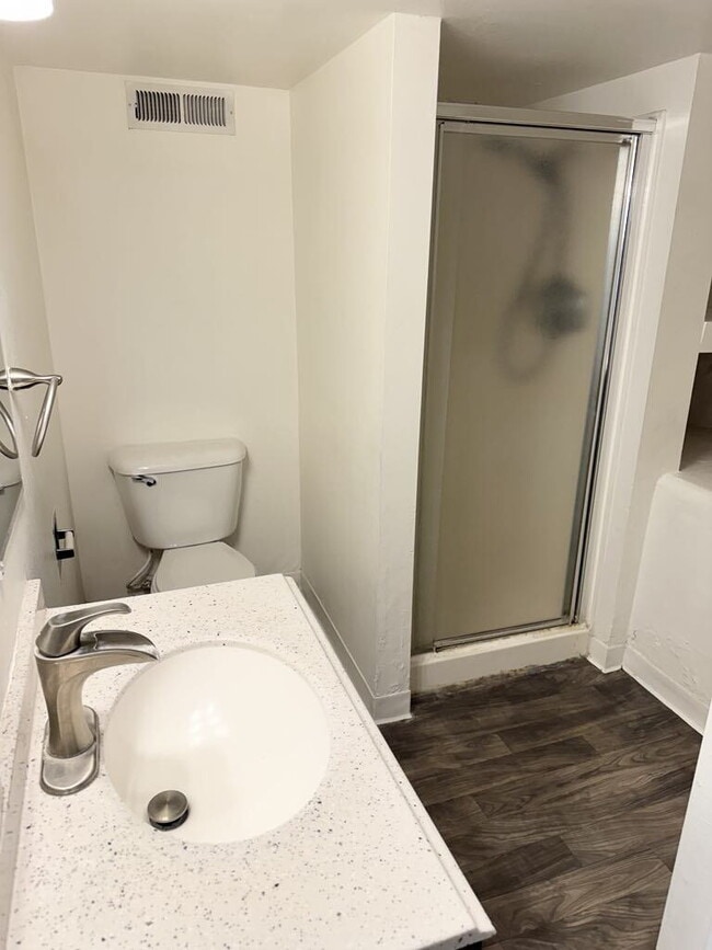 Building Photo - "Charming 2-Bed Apartment with ALL UTILITIES INCLUDED!! – Cozy Comfort Awaits!"