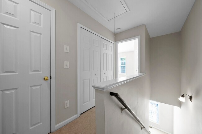 Building Photo - 3305 Chastain Gardens Dr NW