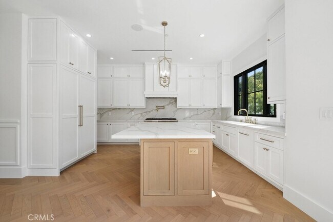 Building Photo - 4539 Longridge Ave