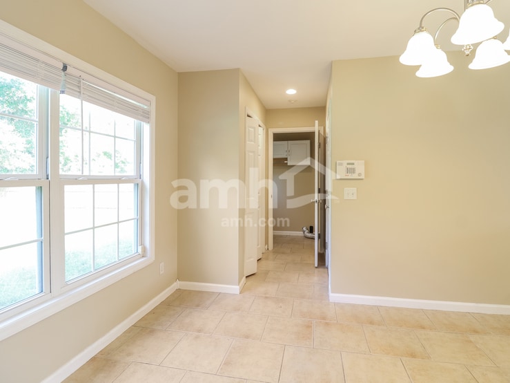 Building Photo - 61 Wintergreen Dr