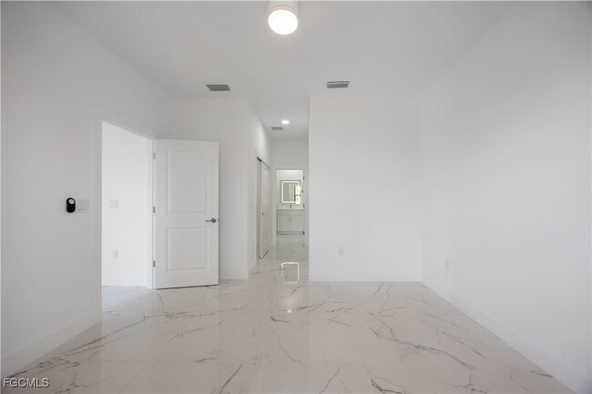 Building Photo - 849 Dowd Ave