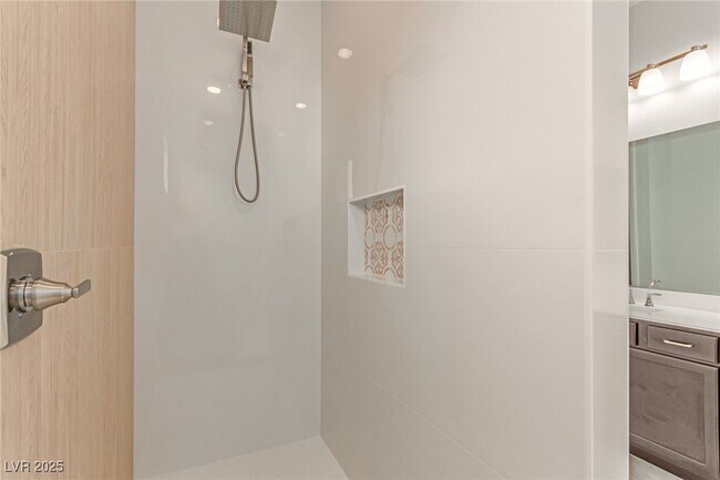 Building Photo - 298 Nine Mile Creek Dr