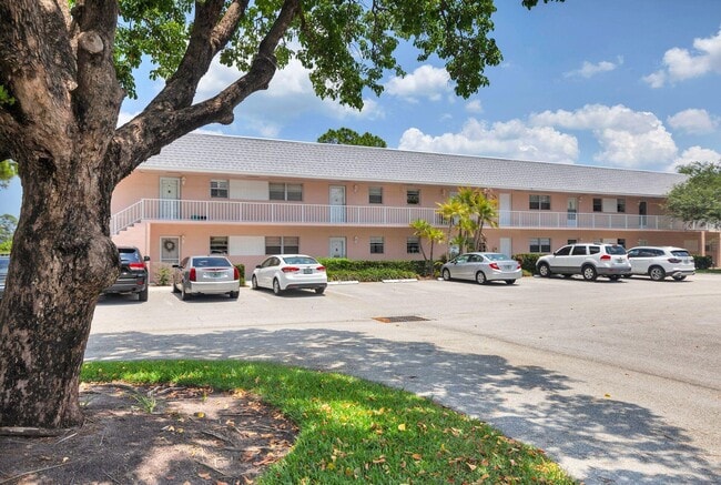 Building Photo - 18081 SE Country Club Dr
