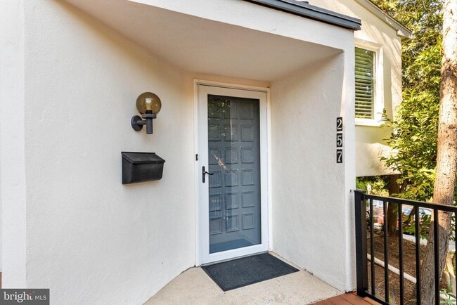 Building Photo - 257 W Chelsea Cir