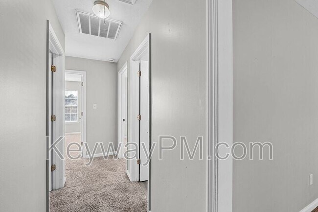 Building Photo - 122 Oakwood Dr