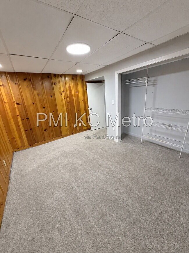 Building Photo - 6005 Hedges Ave