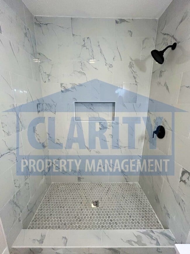 Building Photo - Beautifully Remodeled 3 Bedroom / 2 Bath Home in Chattanooga