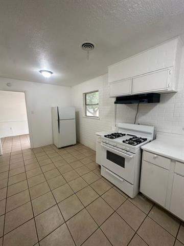 Building Photo - 5131 Encino Rd