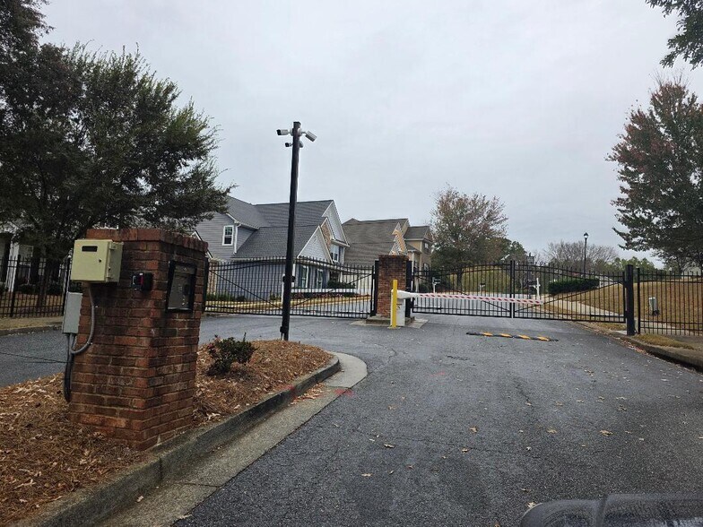 Building Photo - 2143 Somerset Pl SE