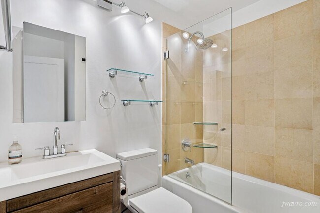 Building Photo - 860 Waller St