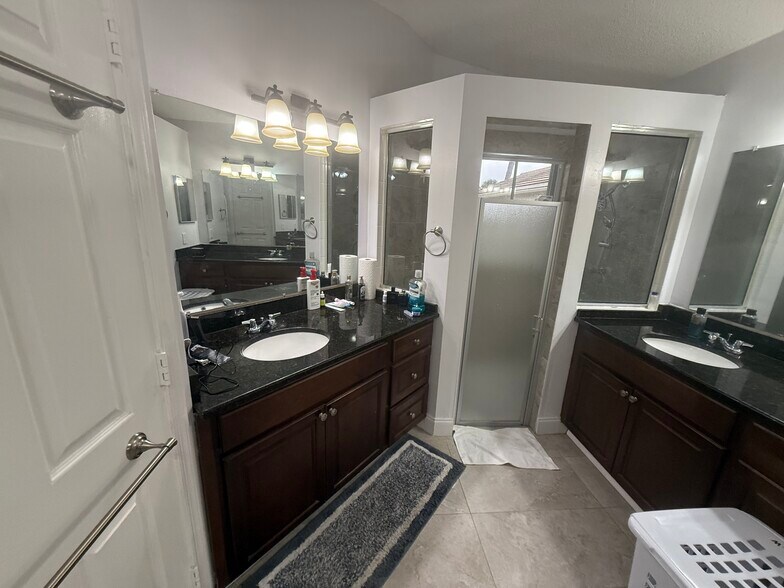 Master Bathroom - 7927 Manor Forest Blvd