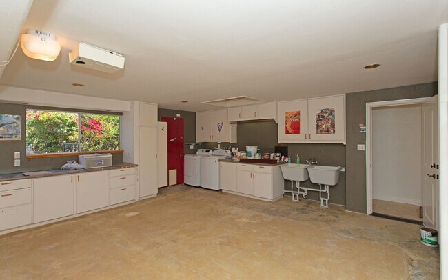 Building Photo - Stunning & Spacious Encinitas Home w/ Gorg...
