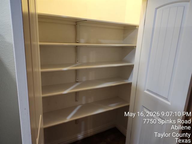Building Photo - 7750 Spinks Rd