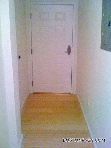 Building Photo - 461 Park Dr