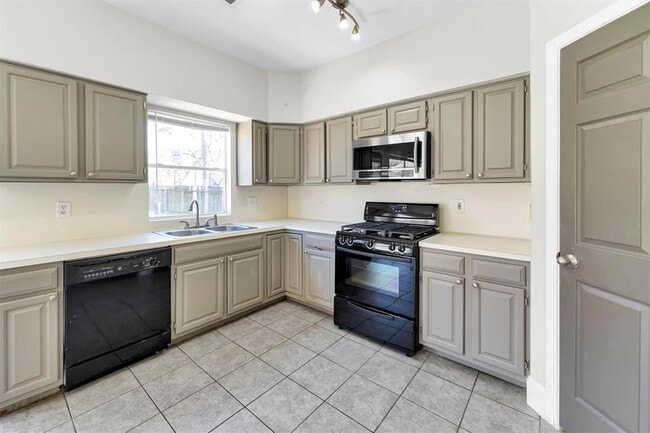 Building Photo - 15614 Lago Villa Dr