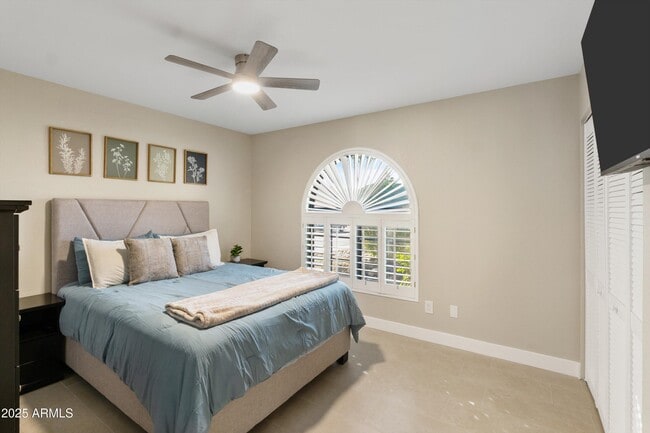 Building Photo - 2735 N Diego Cir