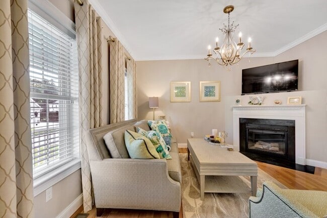 Building Photo - 7 Richmond Ave