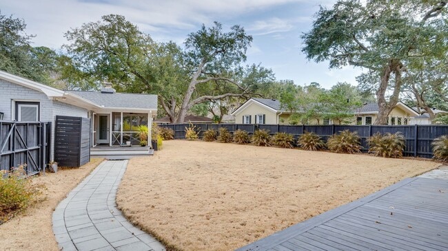 Building Photo - 3 Bedroom 3 Bath House in Parish Place - M...