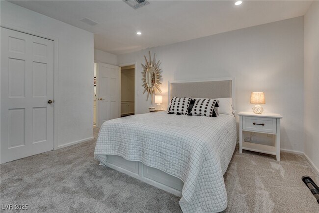 Building Photo - 840 Pinehurst Dr