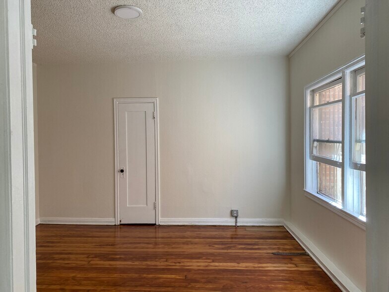 Building Photo - 545 S Hobart Blvd