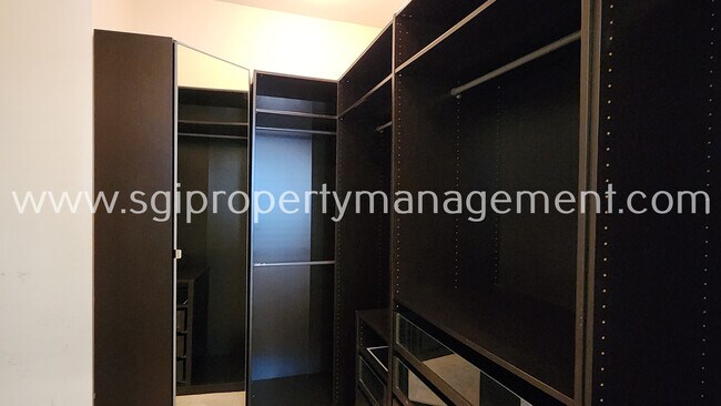 Building Photo - 1221 Lake Pointe Way