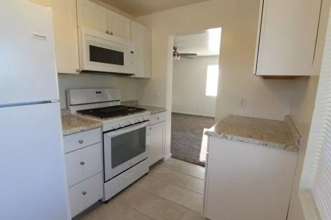 Building Photo - R8700A