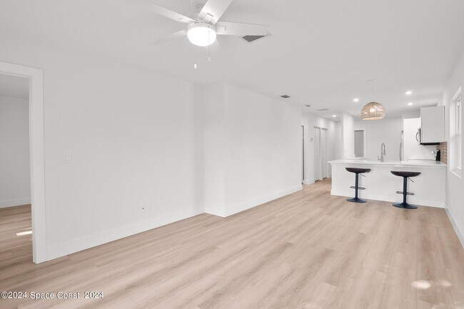 Building Photo - 421 Audubon Dr