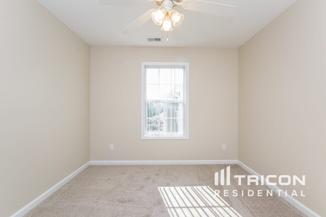 Building Photo - 221 Rosemont Ct