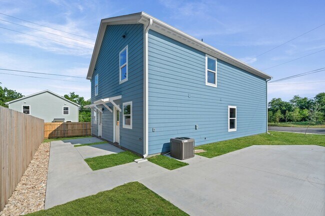 Building Photo - 1407 Martin Luther King Jr Dr