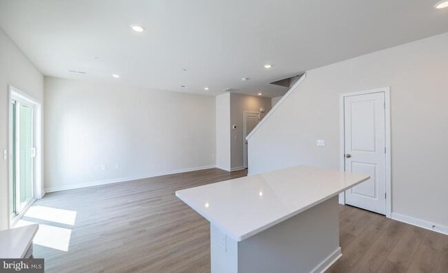 Building Photo - 715 Platinum Dr