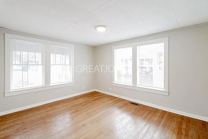 Building Photo - 7414 1st Ave S