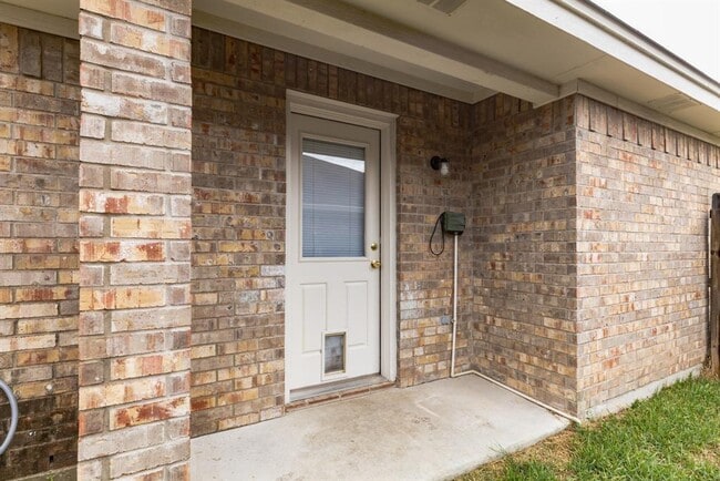 Building Photo - 319 Cedar Ridge Dr