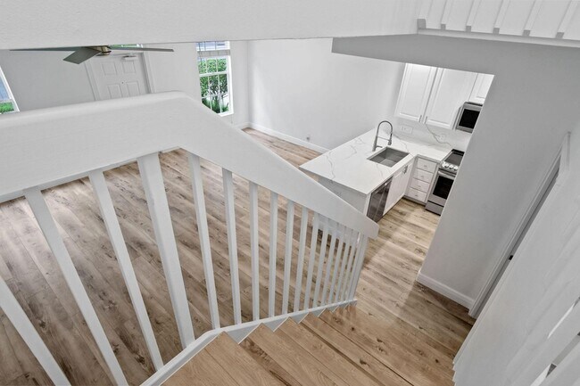 Building Photo - 354 Jacaranda Dr