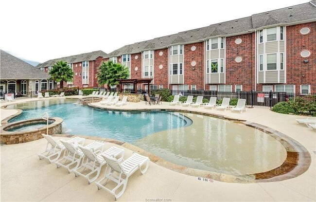Building Photo - AUGUST PRE-LEASE!!!  Spacious 1 Bed, 1 Bat...