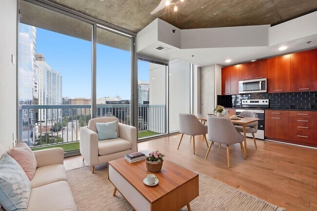 Building Photo - One bedroom condo located in heart of Buckhead!