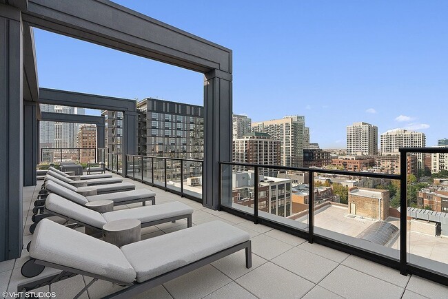 Building Photo - 366 W Superior St