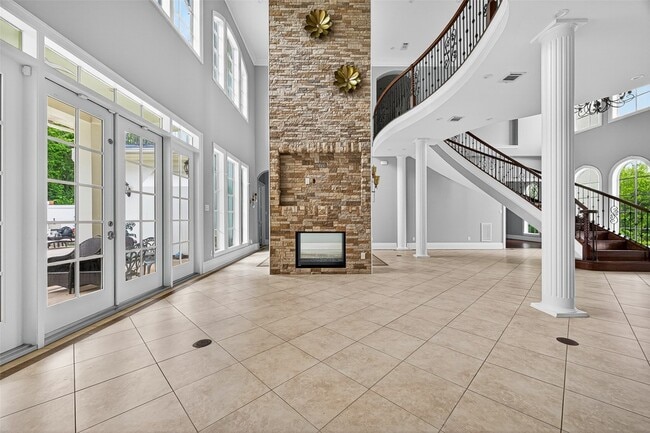 Building Photo - 3802 Louvre Ln