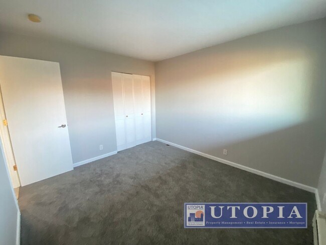 Building Photo - Ocean Views: 2Bd/2Ba + Office - Sunny, Top Floor Condo, Deck, Pool & Hot Tub