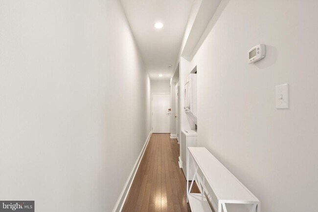 Building Photo - 1733 20th St NW