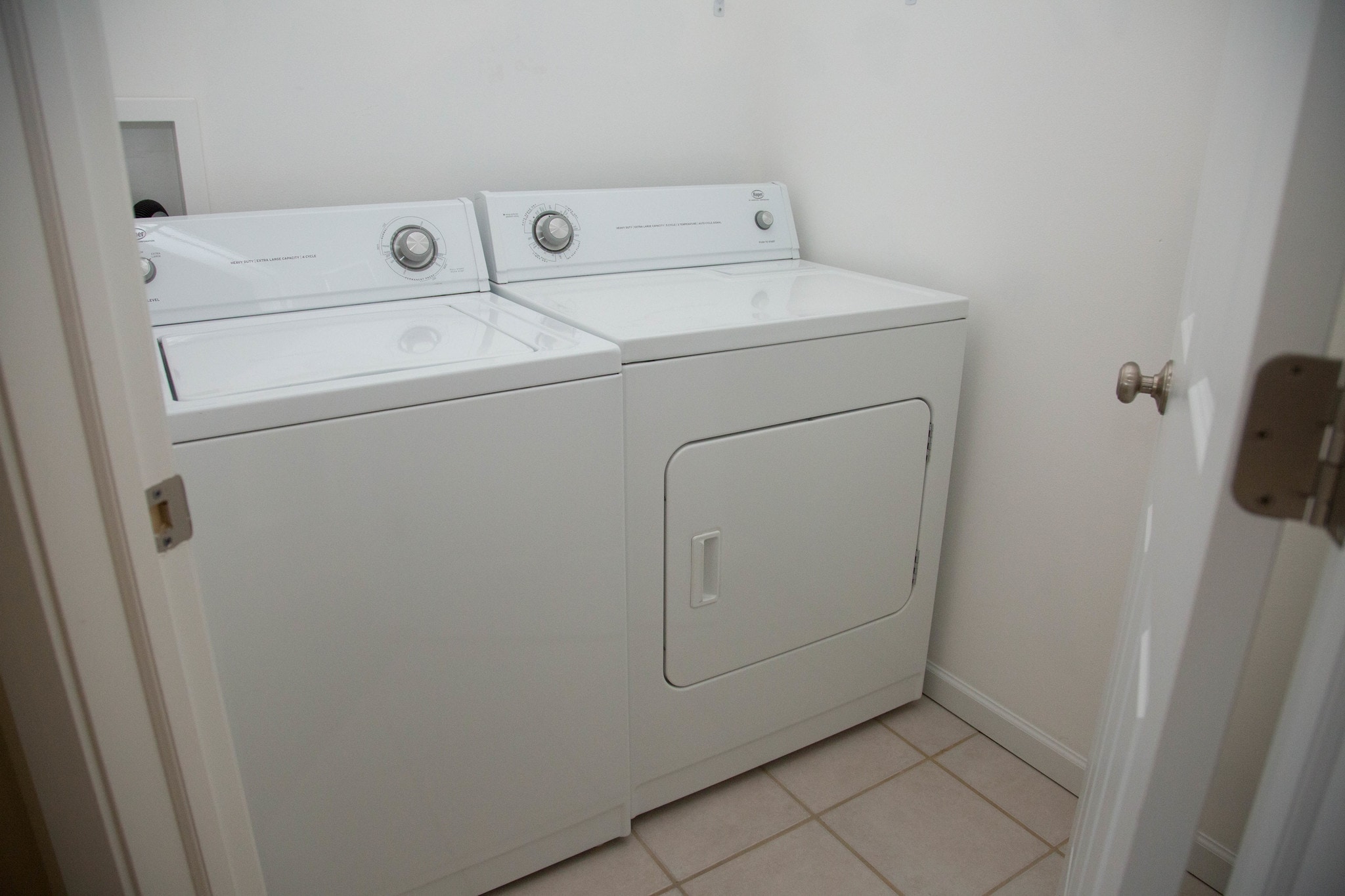 Building Photo - 2680 Beverly Ave