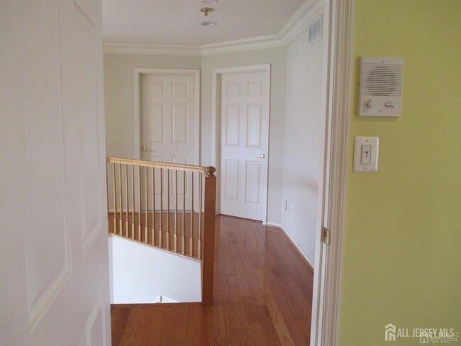 Building Photo - 103 Tived Ln E