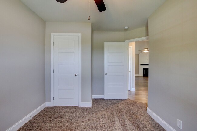 Building Photo - Sharp 3 bed 2 Bath Close To Ft Campbell