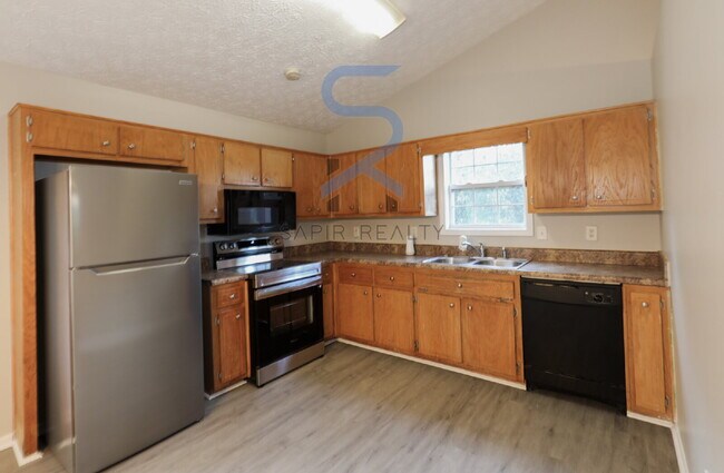 Building Photo - Move-In Special!  Move in on or before December 31st and receive a $500 discount on your first mo...