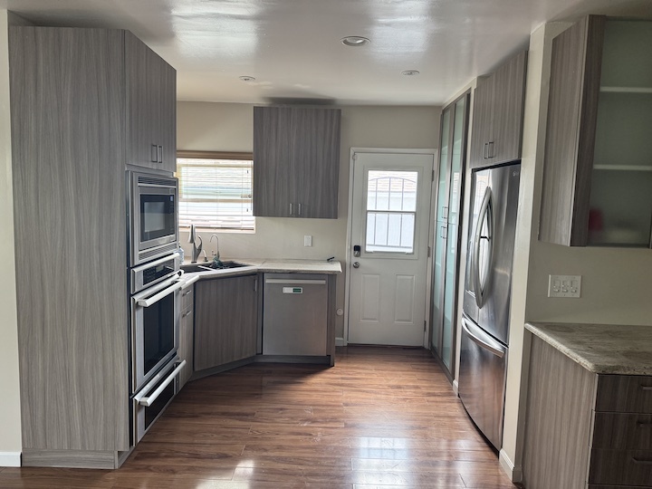Appliances - 4223 La Salle Ave