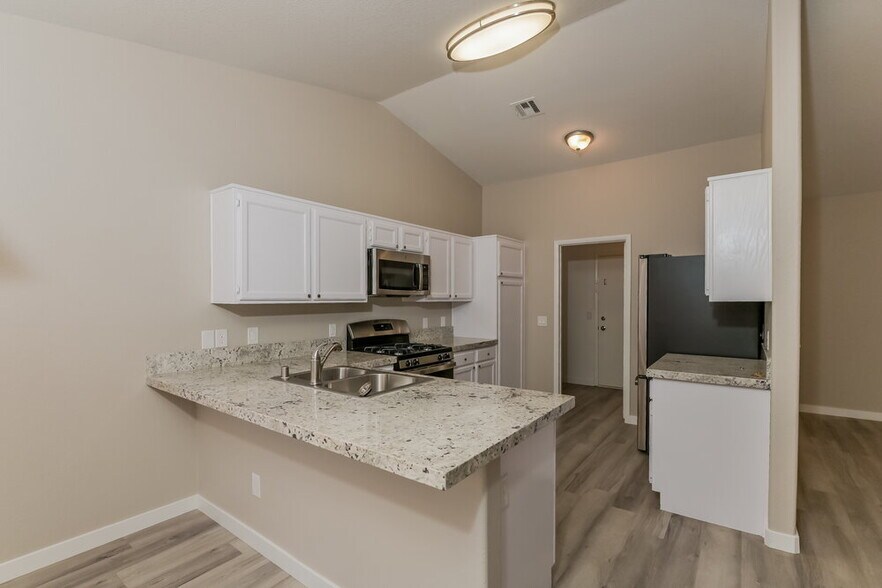 Building Photo - 909 Dodge St