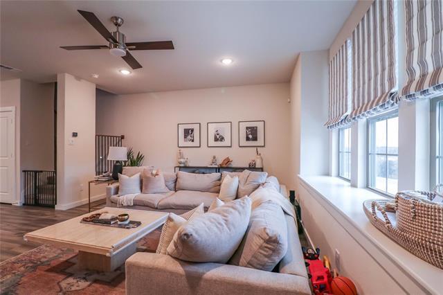 Building Photo - 264 Spring Hill Rd